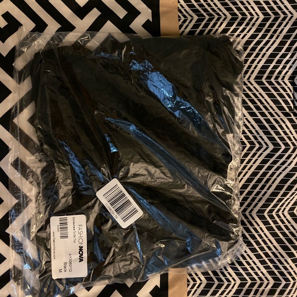 Off shoulder too - Picture 5 of 5